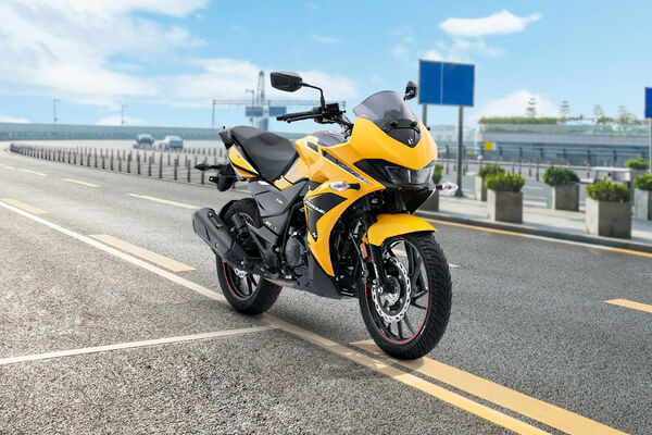 Hero Xtreme 200S 4V [2022-2024] Front Side View