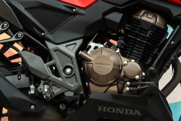 Honda CB300F Engine