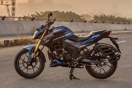 Honda Hornet 2 0 Price Mileage Images Colours Reviews Specs