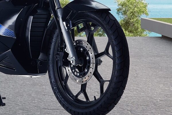 Hop Electric OXO Front Tyre View.jpg