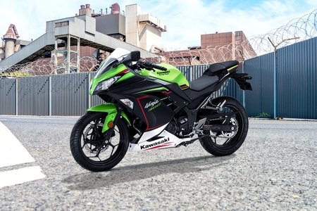 Ninja 300 store price bs6