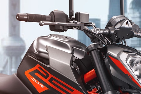 Ktm 250 bs6 on deals road price