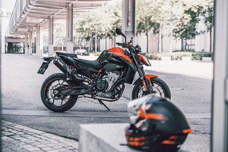 KTM 890 Duke null