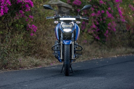 TVS Apache RTR 200 4V Front View