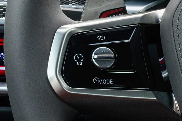 BMW i7 Steering Controls