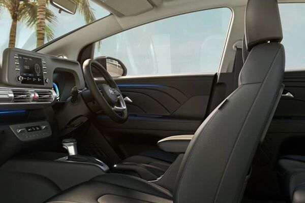 Hyundai Stargazer Door View Of Driver Seat