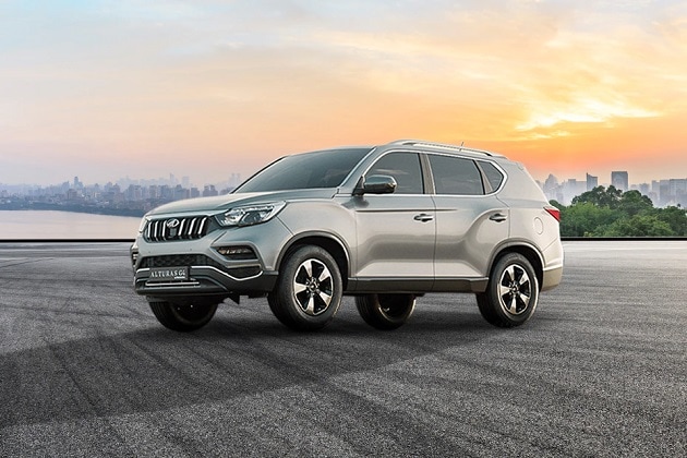 Mahindra Alturas G4 Front Left Side