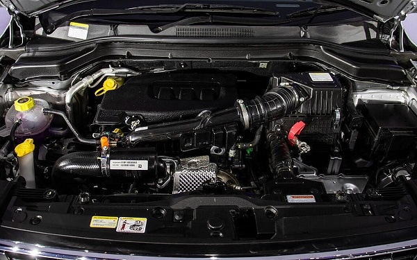 Mahindra XUV300 Turbo Sport Engine