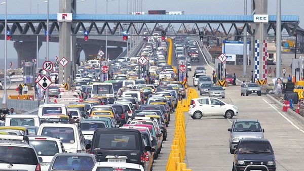 The government will make FASTag compulsory from 1 December on all national highway toll plazas. (MINT_PRINT)