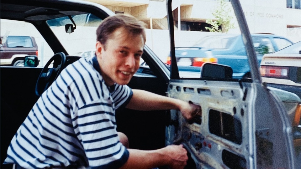 Circle Complete Elon Musk S Mother Shares Old Photo Of Him Repairing Car Window
