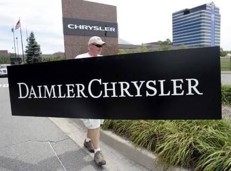 Sign Technician Brian Bartkowiak carries away the DaimlerChrysler sign after removing it and unveiling the Chrysler sign in front of the Chrysler headquarters in Auburn Hills, Michigan August 4, 2007. REUTERS/Rebecca Cook