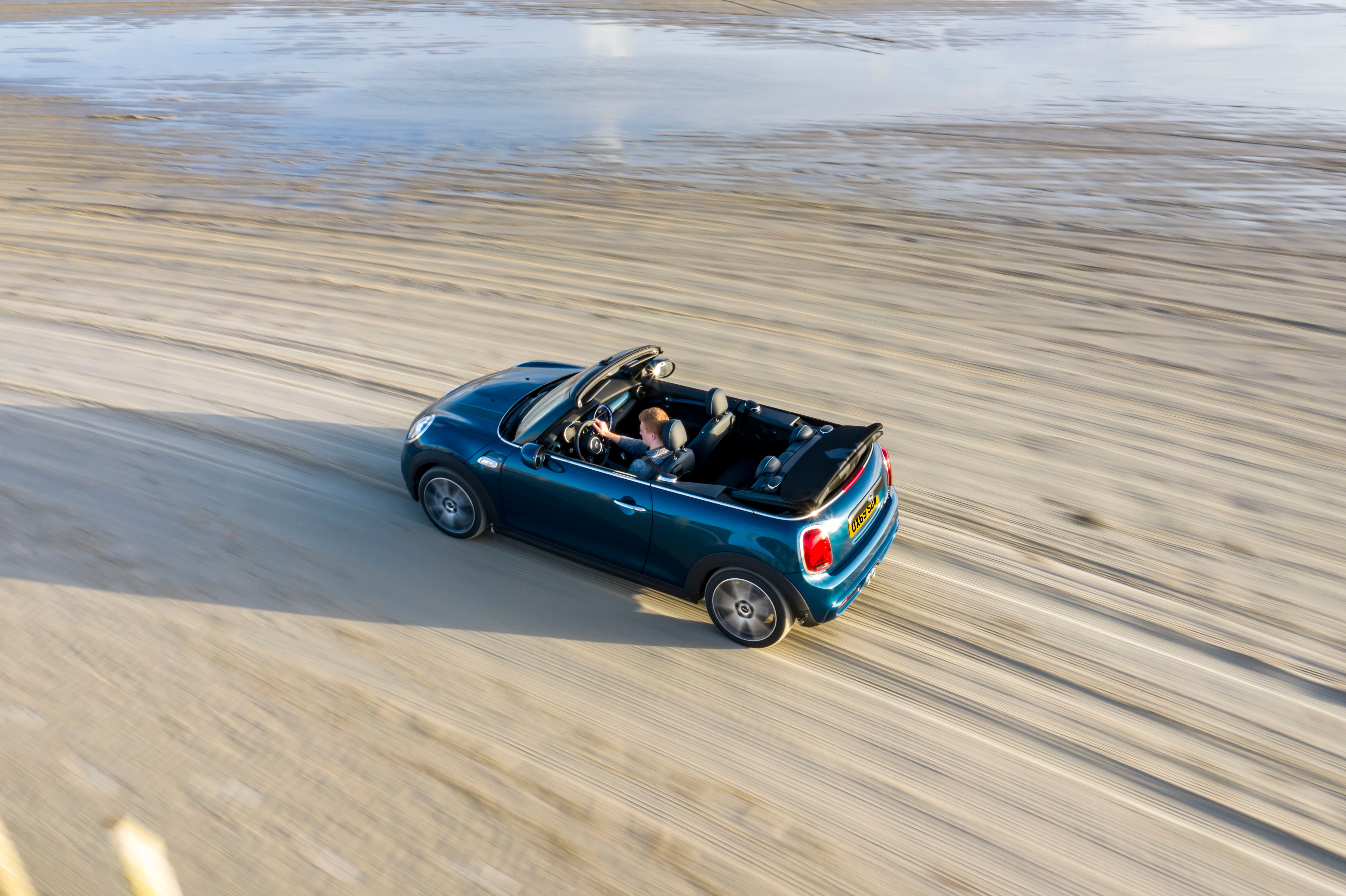 MINI Convertible Sidewalk promises protection with a fully automatic textile soft top, specially designed for the edition model. (Photo courtesy: press.bmwgroup.com) MINI Convertible Sidewalk promises protection with a fully automatic textile soft top, specially designed for the edition model. (Photo courtesy: press.bmwgroup.com)