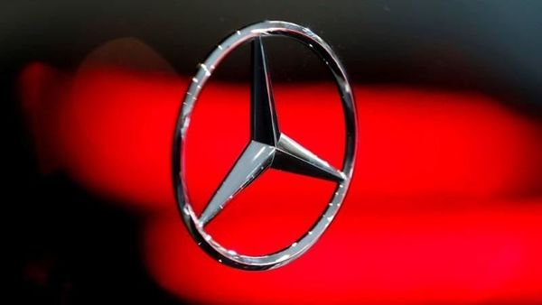 Mercedes Benz Beats Bmw Audi To Keep Luxury Car Sales Crown