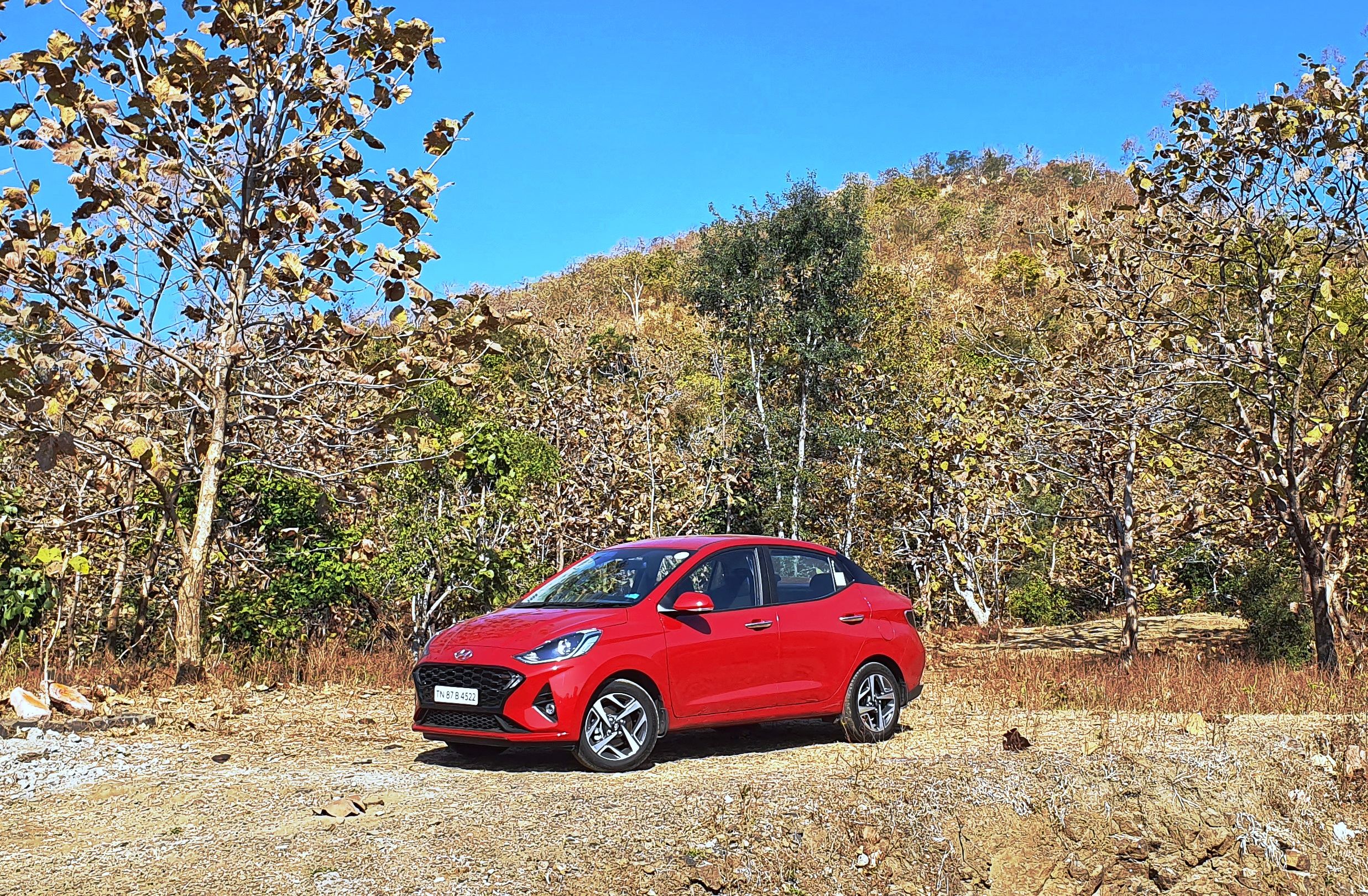 Aura stands 3,995 mm in length, 1,680 mm in width and 1,520 mm in height. There also is 402 liters of boot space. (Sabyasachi Dasgupta/HT Auto Photo) Aura stands 3,995 mm in length, 1,680 mm in width and 1,520 mm in height. There also is 402 liters of boot space. (Sabyasachi Dasgupta/HT Auto Photo)
