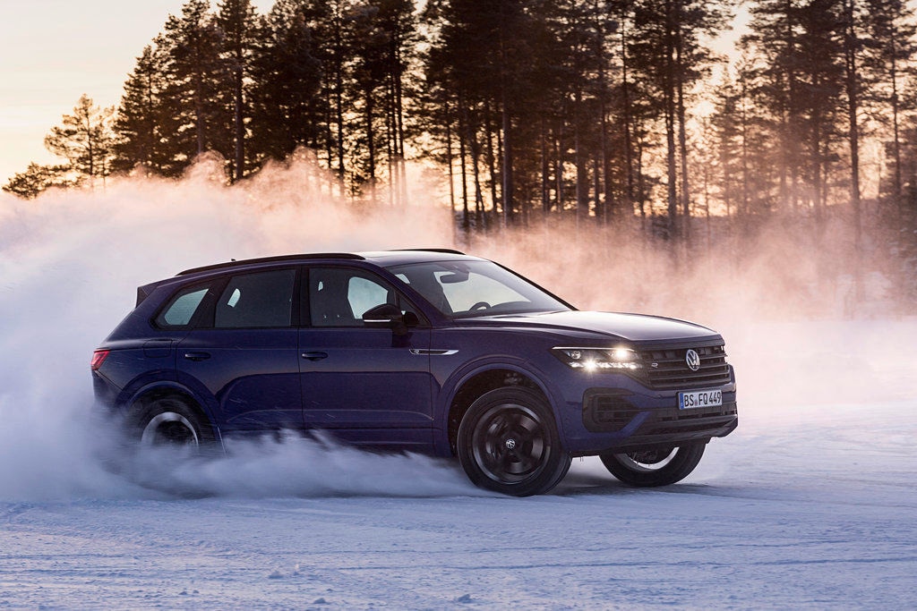 The new Volkswagen Touareg R hybird in action