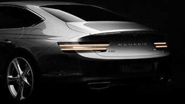 The rear profile view of the G80