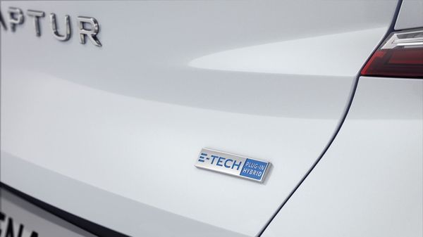 The Renault Captur e-Tech can travel up to 65 kilometres purely electrically. The Renault Captur e-Tech can travel up to 65 kilometres purely electrically.