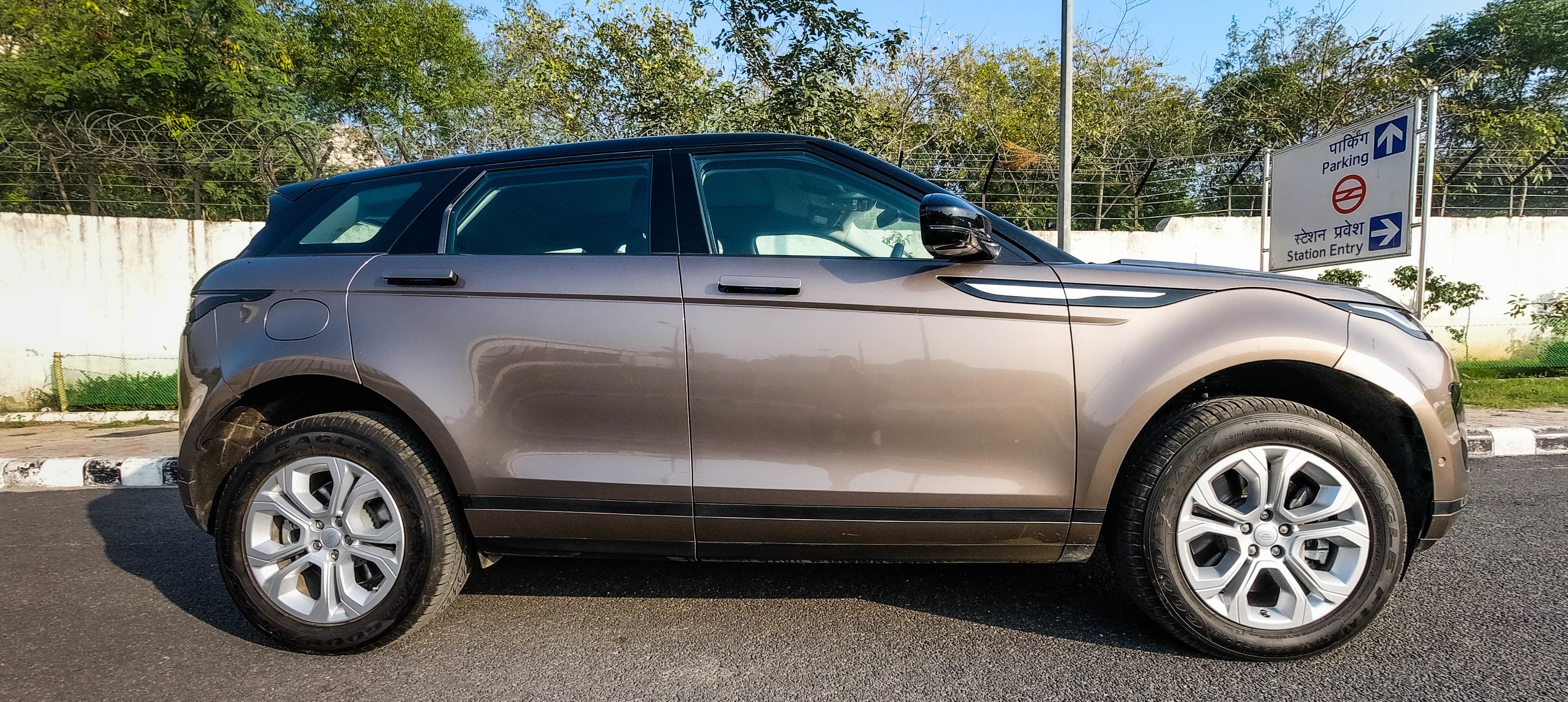 Smart shoulder lines and the extended headlight into the front door lends a sporty touch to Evoque's side profile. ( HT Auto Photo)