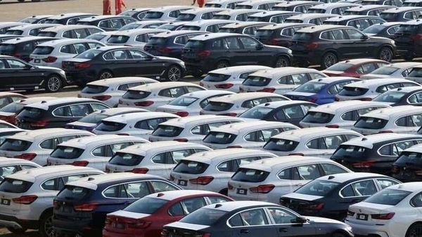 File photo: The U.S. newly deemed vehicle sales an essential service in revised federal guidelines. (REUTERS)