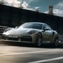 The Porsche Active Aerodynamics adapts the vehicle configuration to the terrain with greater precision, depending on each situation, the selected speed and driving mode.