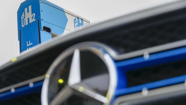 Daimler Mercedes Benz Is Stopping Hydrogen Car Development Here S Why