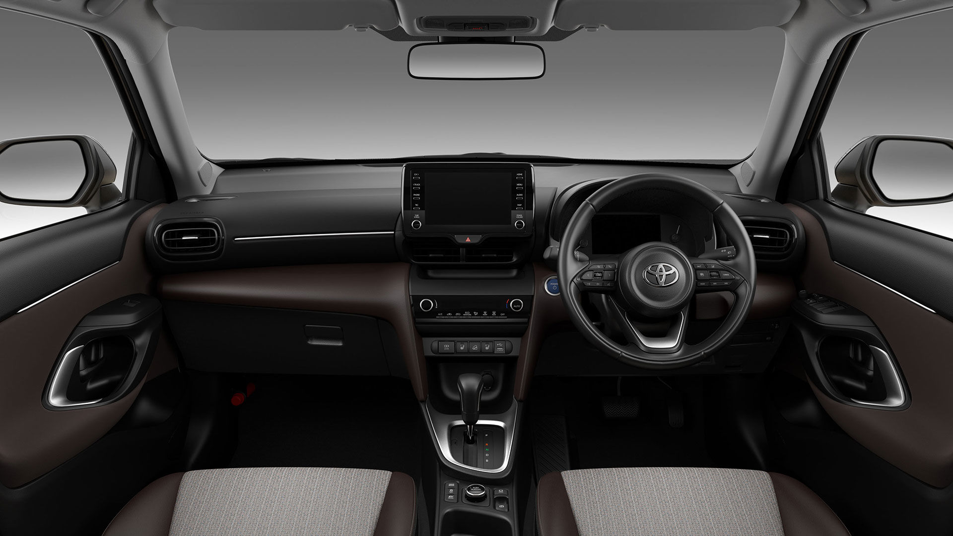 Inside, Yaris Cross has a large multimedia screen separate from the panel. Inside, Yaris Cross has a large multimedia screen separate from the panel.