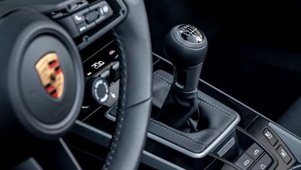 Porsche 911 will now come with a new 7-speed manual transmission