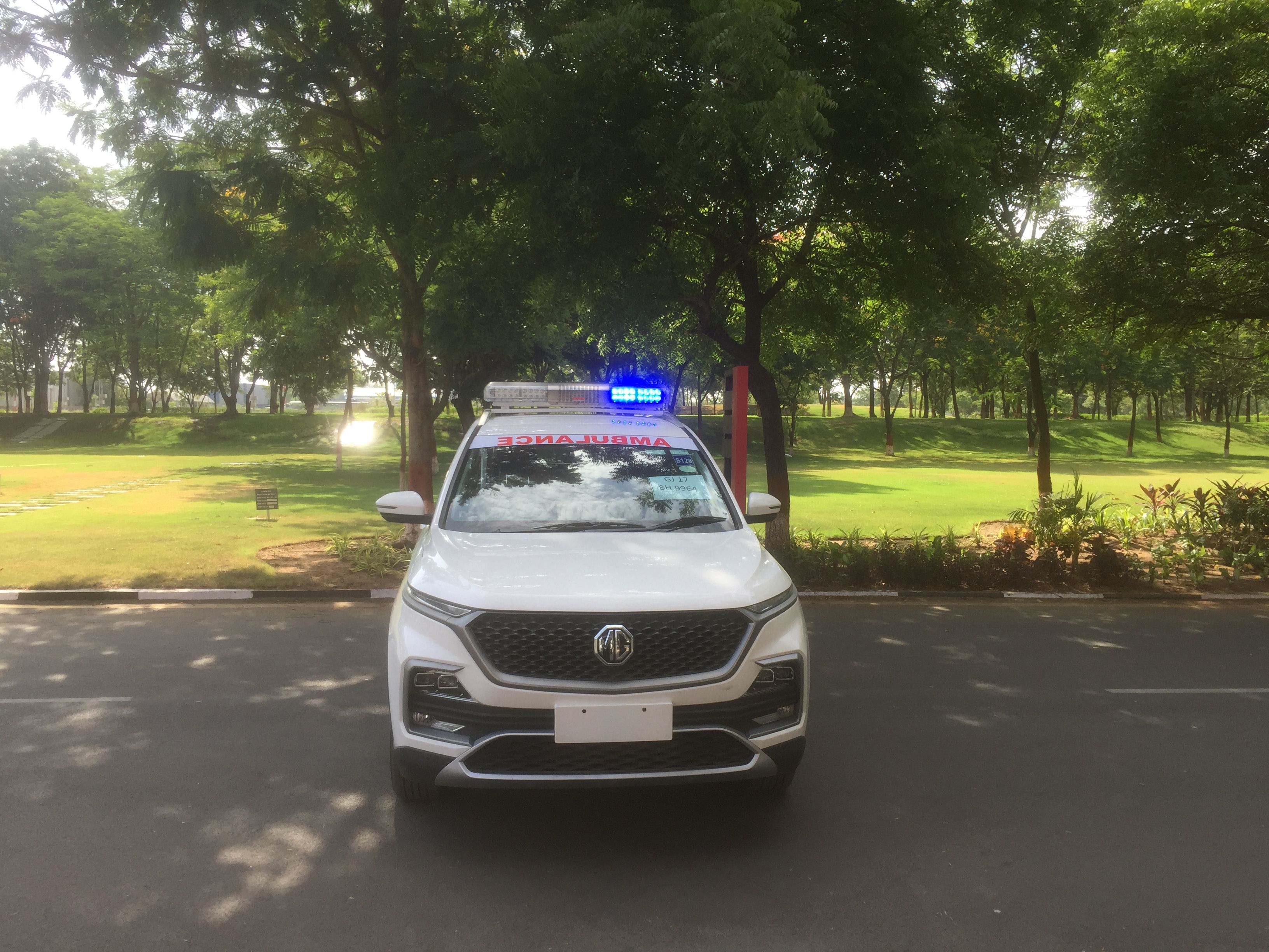 The converted Hector SUV gets internal lighting and a top light bar with siren and amplifier. The converted Hector SUV gets internal lighting and a top light bar with siren and amplifier.