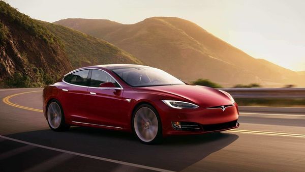 Tesla model s online range in km