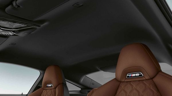 There is hexagonal embroidery on the seat’s center section and an exclusive illuminated ‘M8’ logo on the headrest. There is hexagonal embroidery on the seat’s center section and an exclusive illuminated ‘M8’ logo on the headrest.