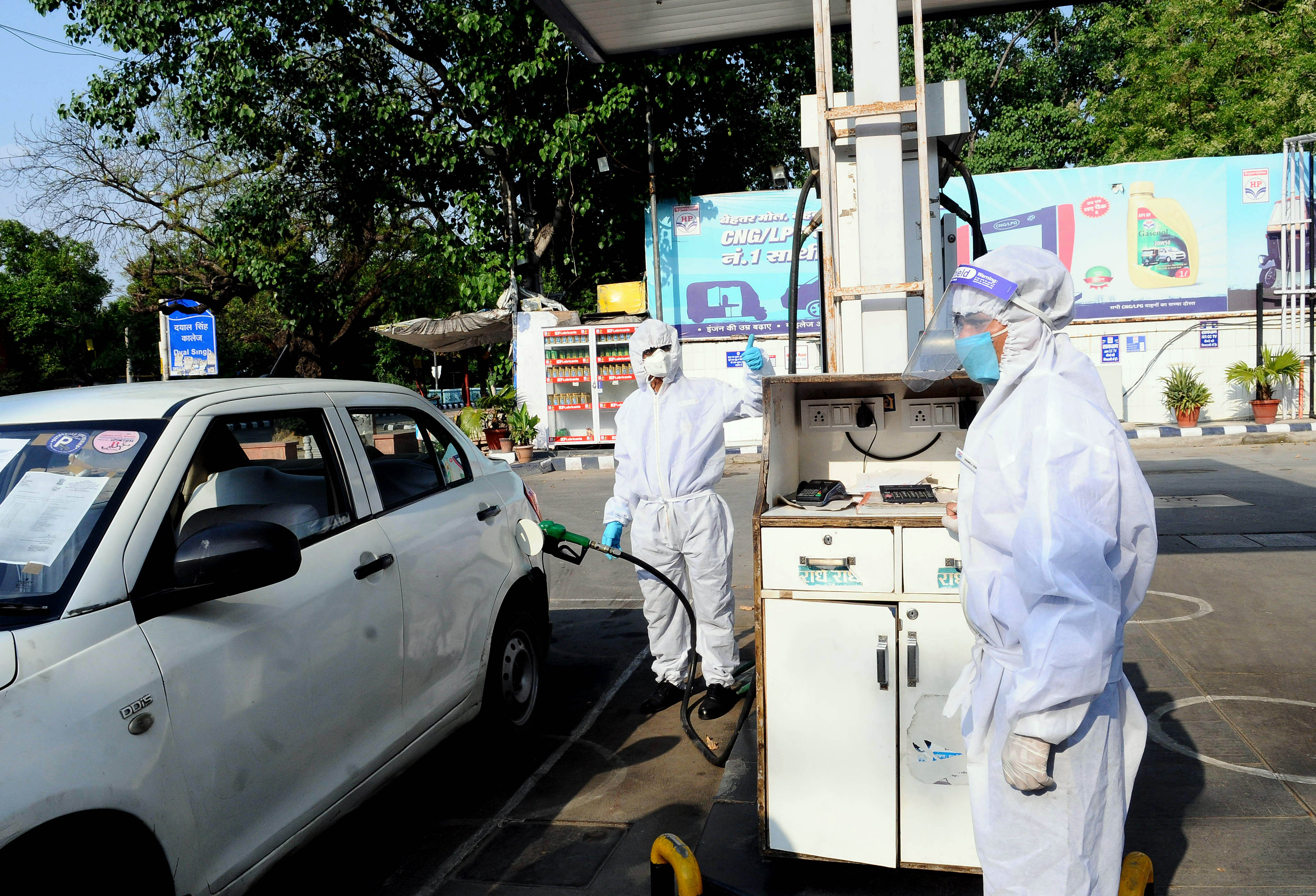 File photo: Petrol is retailing at ₹71.26 a litre while diesel at ₹69.39 a litre in Delhi. File photo: Petrol is retailing at <span class='webrupee'>₹</span>71.26 a litre while diesel at <span class='webrupee'>₹</span>69.39 a litre in Delhi.
