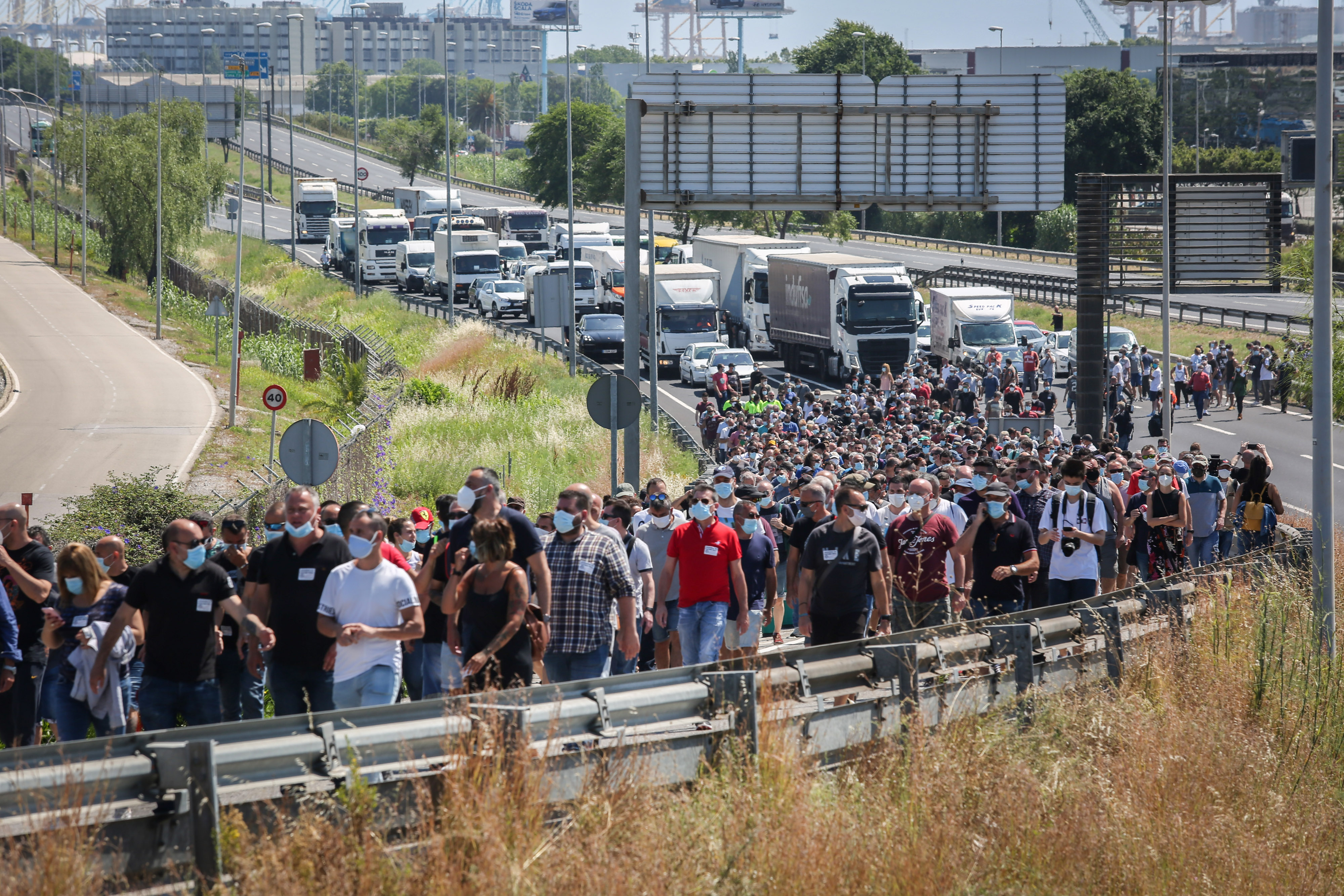 Demonstrators block the Ronda del Litoral highway following a protest outside the Nissan Motor Co. plant in Barcelona, Spain. Demonstrators block the Ronda del Litoral highway following a protest outside the Nissan Motor Co. plant in Barcelona, Spain.