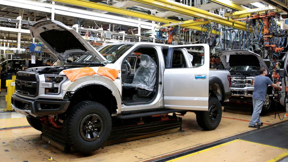 Ford Pushes Back Launch Plans Of F 150 Electric Pickup To Mid 2022