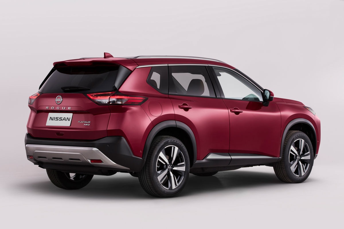 The rear view also used the predecessor as a motif, and emphasised the condensed feeling by downsizing the rear combination light. The rear view also used the predecessor as a motif, and emphasised the condensed feeling by downsizing the rear combination light.
