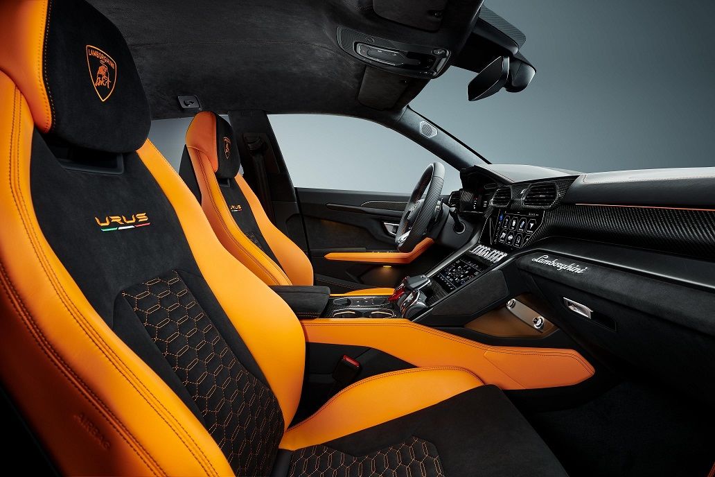 Two-tone interior of the Pearl Capsule design edition of 2021 Urus