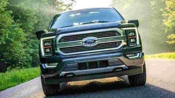 The new active grille shutters, a new automatically deploying active air dam, and new cab and tailgate geometry all work together to reduce drag and improve fuel consumption on every truck. The new active grille shutters, a new automatically deploying active air dam, and new cab and tailgate geometry all work together to reduce drag and improve fuel consumption on every truck.