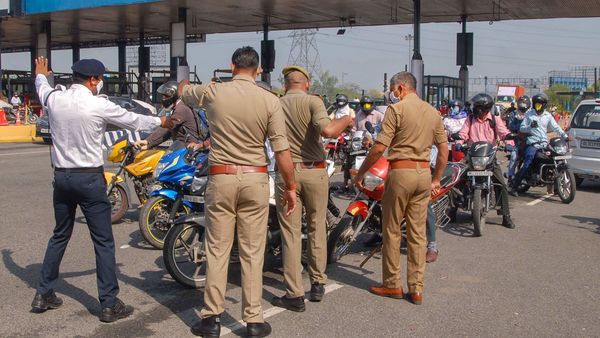 Police force bikers to go back after they could not show their passes while entering Noida. (File photo) (PTI)