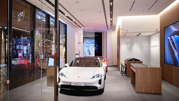 The concept store focuses on digital experience, while combining it with the physical sales channel. The concept store focuses on digital experience, while combining it with the physical sales channel.
