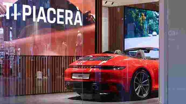 Several extra-large screens inside and outside the store show videos of the brand's history, the newest models in the range and its motorsport successes