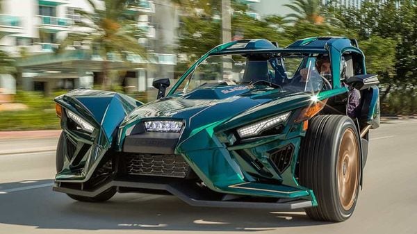 The Slingshot gets an exclusive 'Fairway Green' exterior colour with bronze accents.
