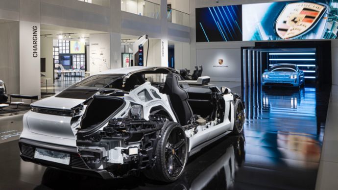 Cutaway model of the Porsche Taycan Turbo Cutaway model of the Porsche Taycan Turbo