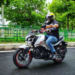 Hero Xtreme 160r Price In India Check Hero Xtreme 160r On Road Price Colors Mileage And Image