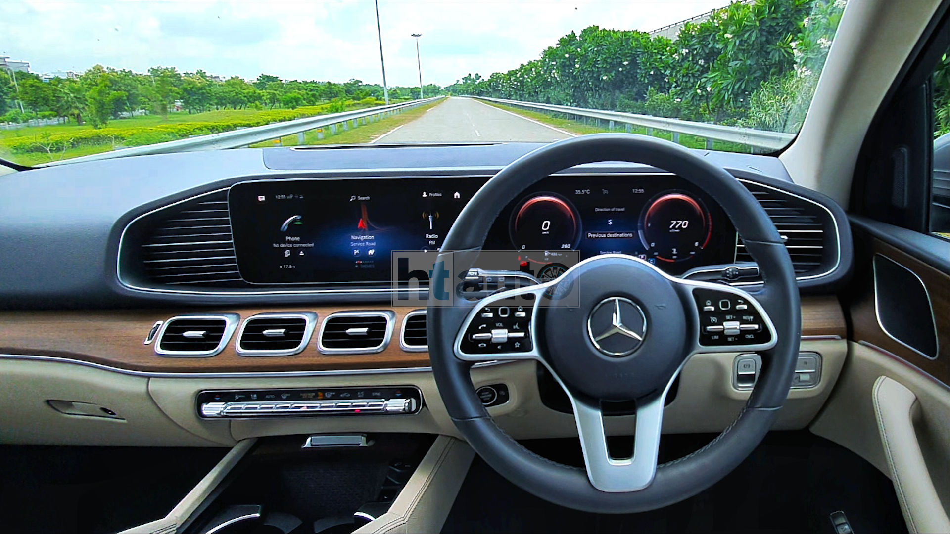 The commanding view of the road means that getting behind the steering of the GLE continues to be a controlled experience. (HTAuto/Sabyasachi Dasgupta)