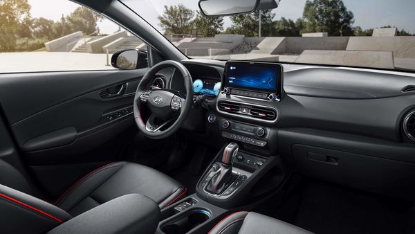 The interior has a new console area which is disconnected from the instrument panel to emphasise the horizontal layout.
