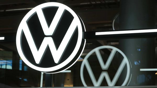 Volkswagen (VW) logo (Bloomberg)
