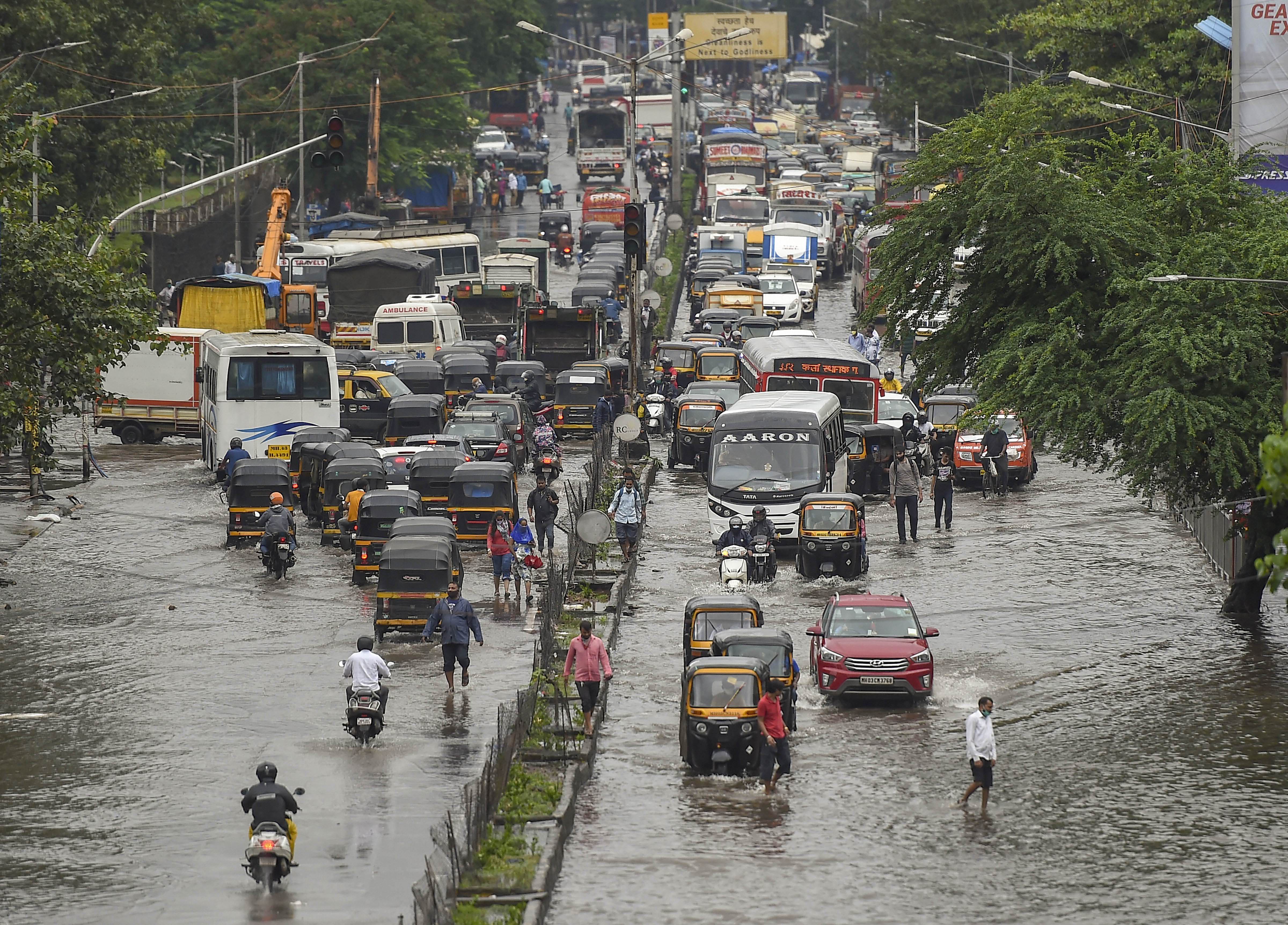 Mumbai rains Heavy rain disrupts rail, road traffic HT Auto