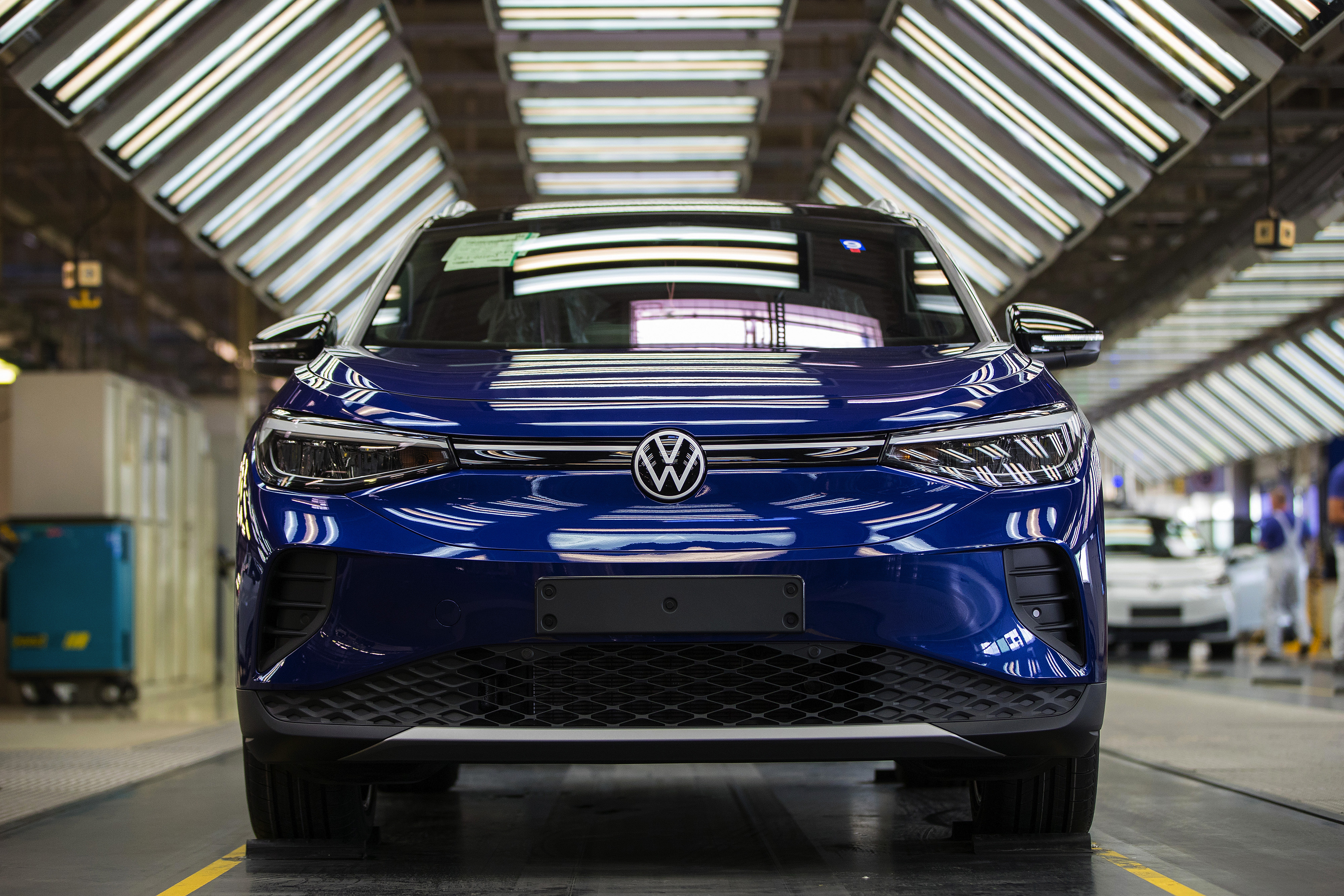 A Volkswagen ID.4 electric sports utility vehicle (SUV) stands in a light tunnel during final quality checks at the Volkswagen AG electric automobile factory in Zwickau, Germany, on Friday, Sept. 18, 2020. Volkswagen is setting a high bar for the first electric vehicle it will build around the globe. Photographer: Krisztian Bocsi/Bloomberg