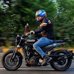 Husqvarna Svartpilen 250 has a single-cylinder liquid-cooled engine is mated to a 6-speed transmission. (Photo: Sabyasachi Dasgupta)