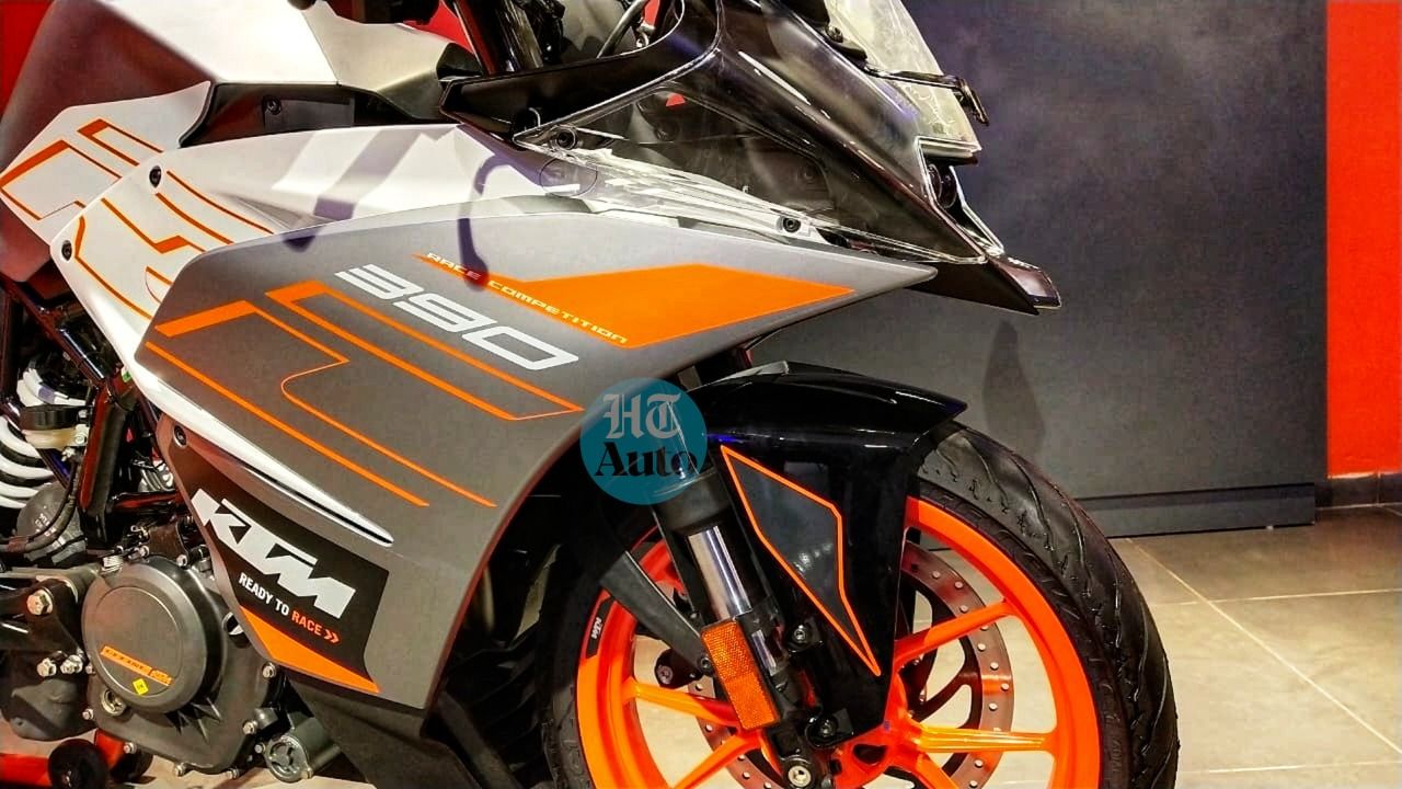 Rc 390 store bs6 colours
