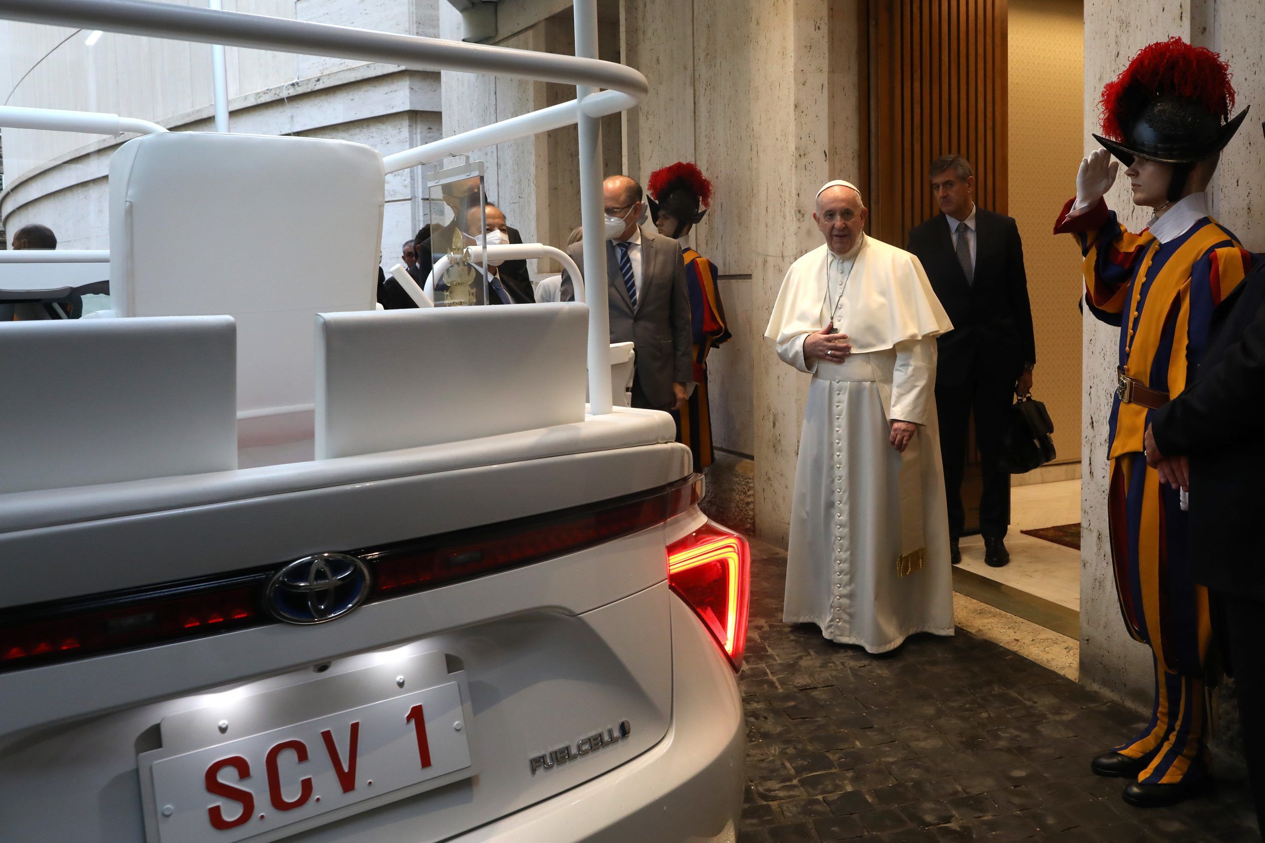 Hydrogenpowered Toyota Mirai next official Popemobile HT Auto